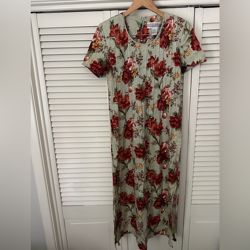 EUC VINTAGE Jessica Howard Red and Green Floral Maxi Dress